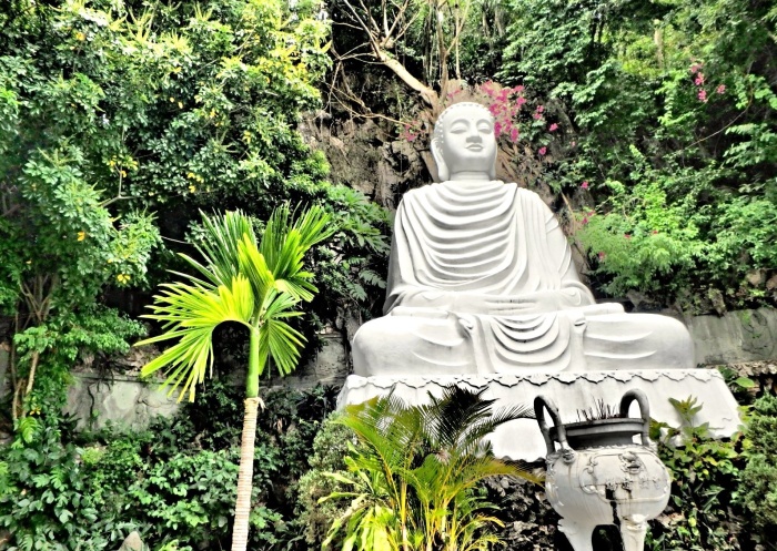 Jeden z mnoha Budhů na Mramorové hoře
