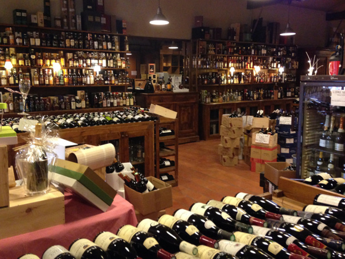 Julien de Savignac wine store in the Dordogne © Alexis Averbuck - Lonely Planet