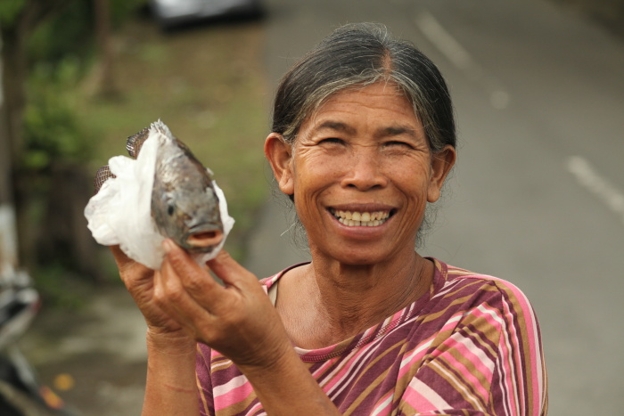 Smějící se žena na Bali
