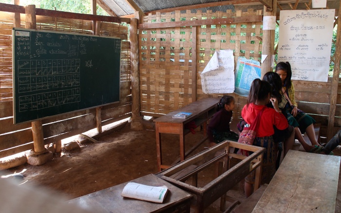 Laos ve škole