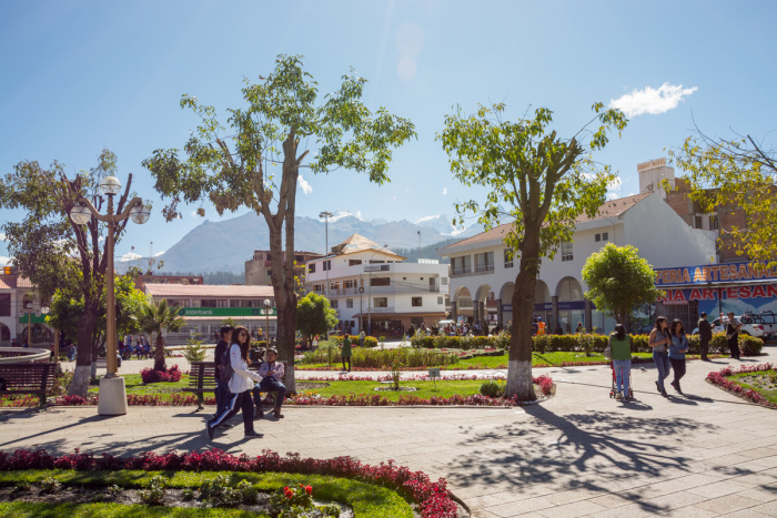 Náměstí Plaza de Armas v Huarázu