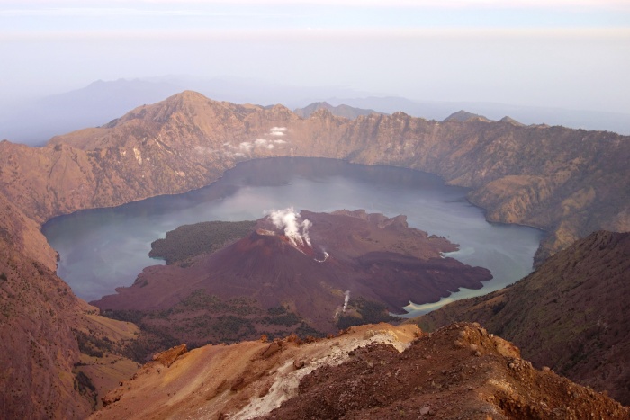 Rinjani - pohled do kaldery