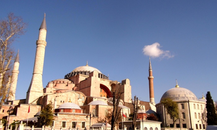 Běh nabízí výhledy na istanbulské měšity i malé obchůdky