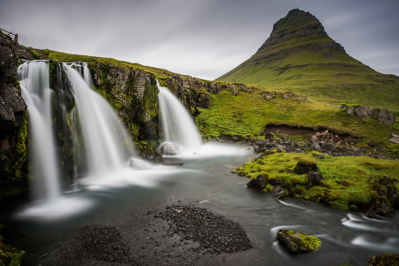 Hora Kirkjufellsfoss na poloostrově Snæfellsnes