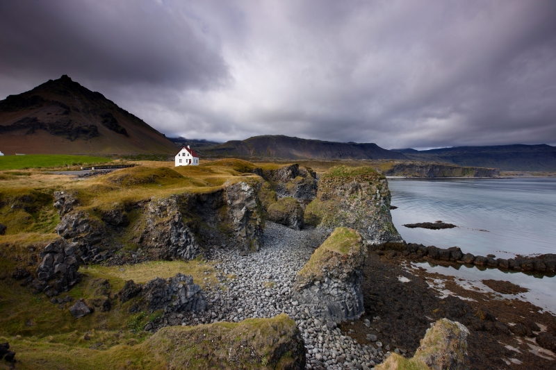  Bílý dům v osadě Arnarstapi na poloostrově Snæfellsnes