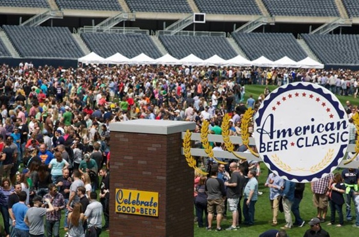 Přivítejte léto jedním dvěma pivy na festivalu Chicago Beer Classic © Jeff Schear / Getty Images