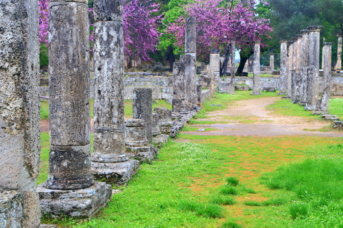 Rows of columns in the sanctuary of Zeus, Ancient Olympia © Inu - Shutterstock