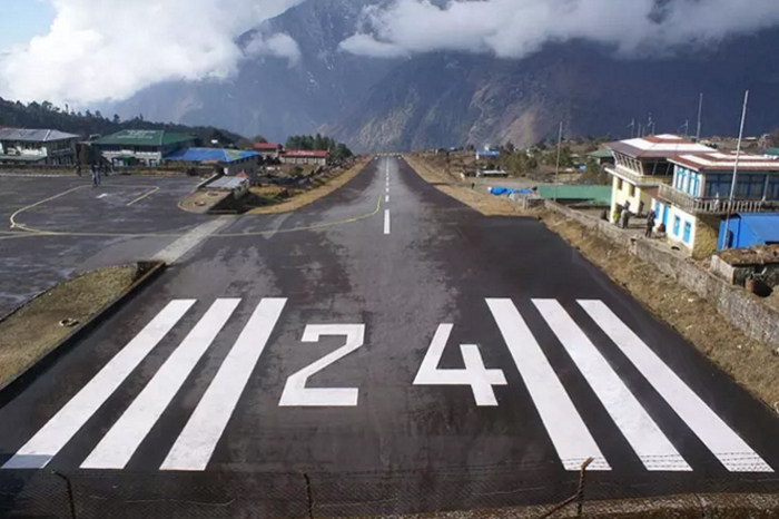 Tenzing-Hillary Airport (známé též jako Lukla Airport), Nepál
