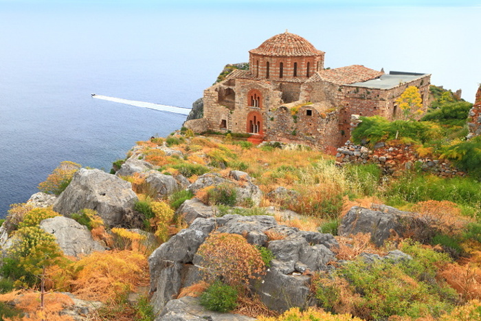 The Church of Agia Sofia on Monemvasia © Inu - Shutterstock