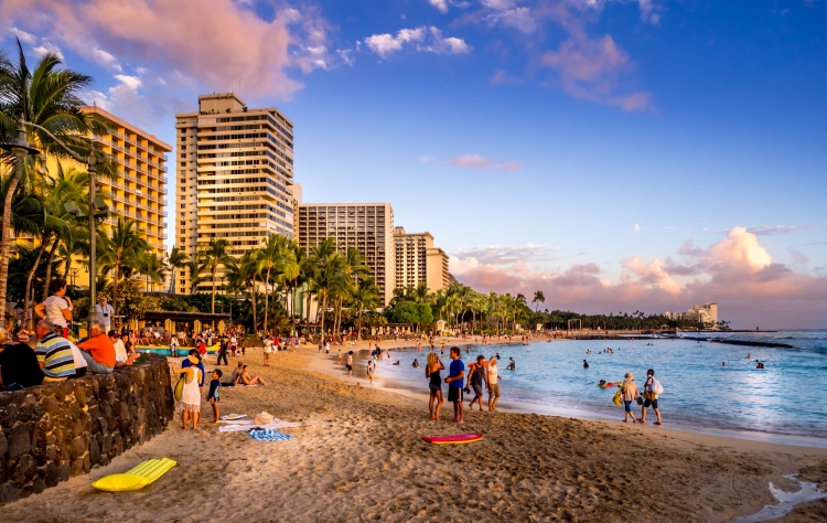 Pláž Waikiki v Honolulu